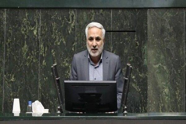 کارمندان، نیروهای مسلح و مردم در شرایط سخت اقتصادی به سر می برند