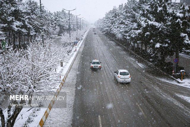 بارش برف چهره زمستانی به تبریز بخشید