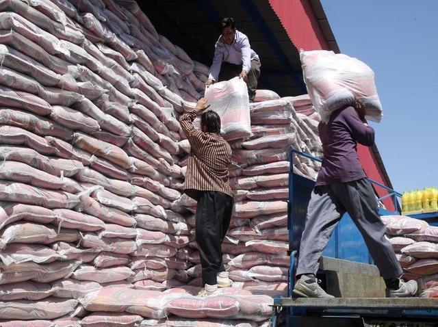 ۵۸۵ میلیارد ریال کالای اساسی قاچاق در خراسان رضوی کشف شد