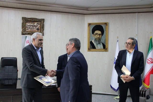 فرماندارشاهین دژ: دسترسی مردم به خدمات بانکی در اولویت قرار گیرد