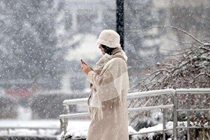 ببینید/ بارش ۱۰ سانتی‌متری برف در فریدونشهر