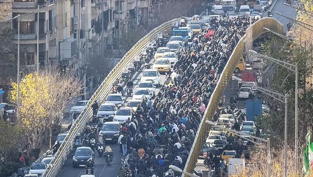 گزارش فارس از تجمع امروز خیابان لاله‌زار و مرکز تهران (+عکس)