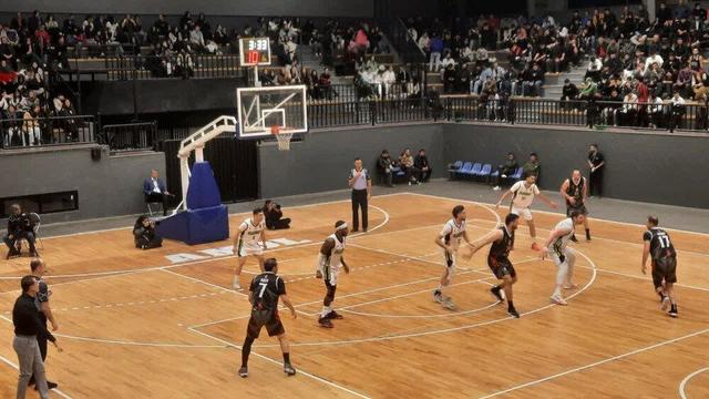 کاله در جدال با طبیعت/ همسایه‌ها برای جایگاه دومی لیگ برتر می‌جنگند