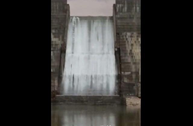 سد اخند سرریز شد | ویدئو