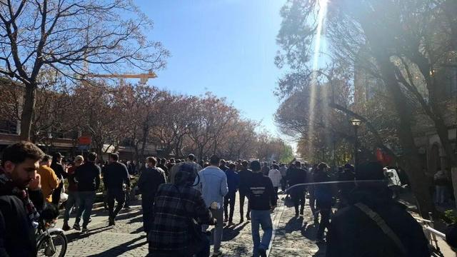 گزارش دو خبرگزاری دولتی از اعتراضات در بازار موبایل تهران؛ نیمهتعطیل شدن بازار موبایل تهران در اعتراض به نوسانات ارز