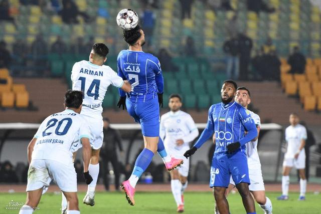 استقلال تا یک قایدی دیگر نیاورد وضعیت همین است/ آقای آدان! توپ بالای ۶ قدم را هم نمی‌توانی بگیری