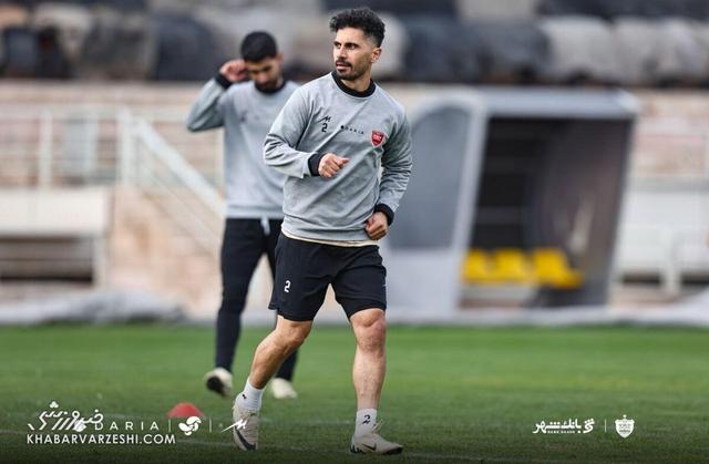 کاپیتان پرسپولیس با تیپ دامادی در استوری صفحه رسمی باشگاه + عکس