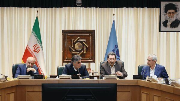 جلسه تیم اقتصادی دولت با موضوع دلار و معیشت