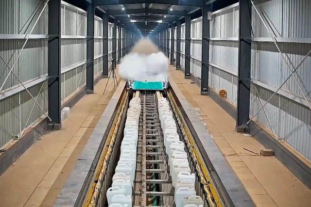 قطار مغناطیسی شناوری که مثل برق و باد حرکت می‌کند