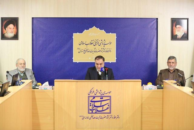 بررسی مؤلفههای اتحاد ملی در گذار از جنگها و فتنهها