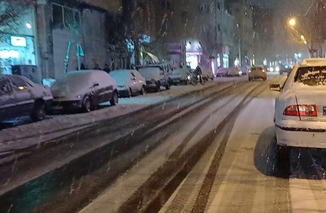 تبریز زیر چتر برف