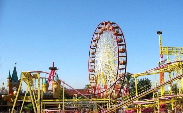 تأکید استاندار  کرمانشاه بر بهره‌برداری شهربازی فانفار تا پایان سال