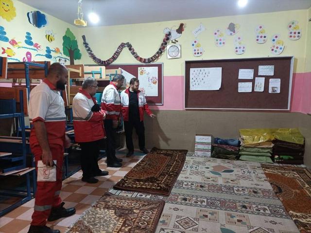 اسکان اضطراری ۴۳۱ مسافر گرفتار در برف توسط هلال‌احمر کردستان