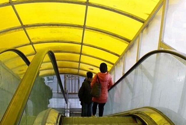 پاسخ به یک مطالبه شهروندی؛ آغاز بازسازی پله های برقی ۲ پل عابرگذر پرتردد تبریز