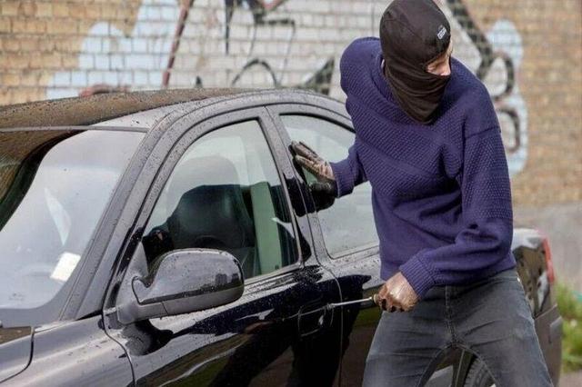 دستگیری سارق وسایل خودرو درکرج ؛ کشف ۳۵ فقره سرقت