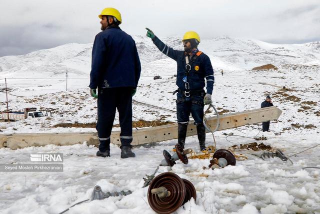 برق ۶۰ روستای مهاباد با تلاش تیم‌های عملیاتی وصل شد