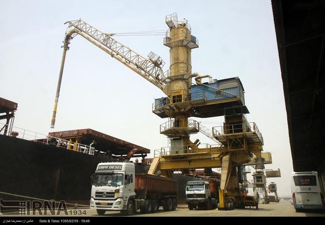 ۴.۴ میلیون تن نهاده‌ دامی و کالای اساسی در بندر امام خمینی (ره) موجود است