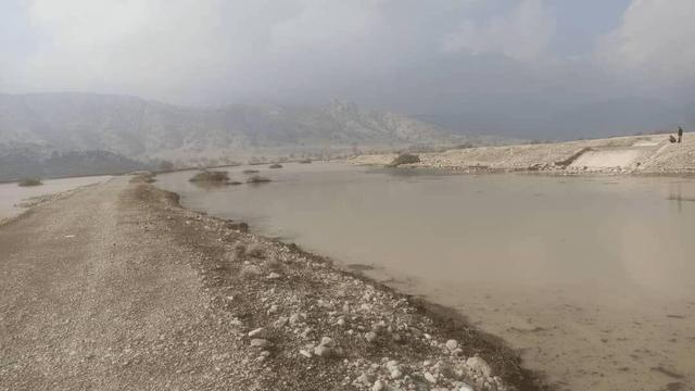 سد "تنگ تیز" باشت سرریز شد+فیلم