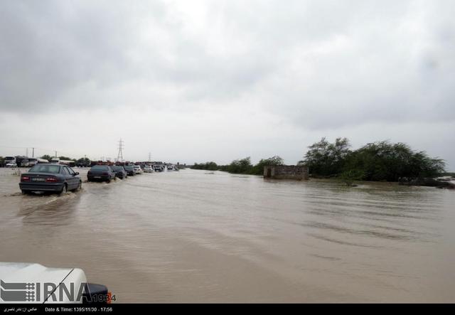 جاده سیریک - جاسک در استان هرمزگان به دلیل طغیان رودخانه بسته شد