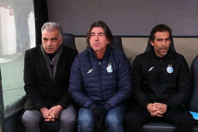 ساپینتو فعلا سرمربی استقلال ماند