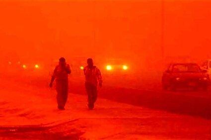 ببینید / آسمان غرب عراق به رنگ سرخ درآمد