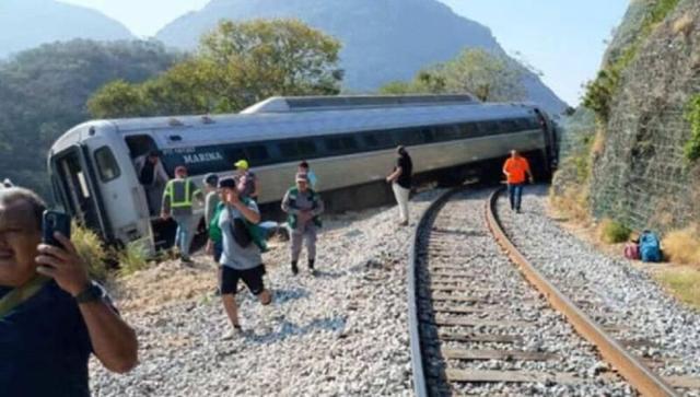 فیلم/ خروج مرگبار قطار از ریل در مکزیک