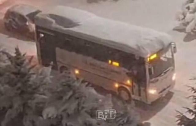 فیلم/ گیر افتادن خودروها در برف و کولاک بولو ترکیه