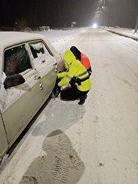 امدادرسانی به ۷۸۰ خودرو گرفتار در محور‌های مواصلاتی آذربایجان‌غربی