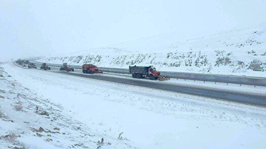 محورهای اصلی با تلاش شبانه‌روزی راهداران بازگشایی شد