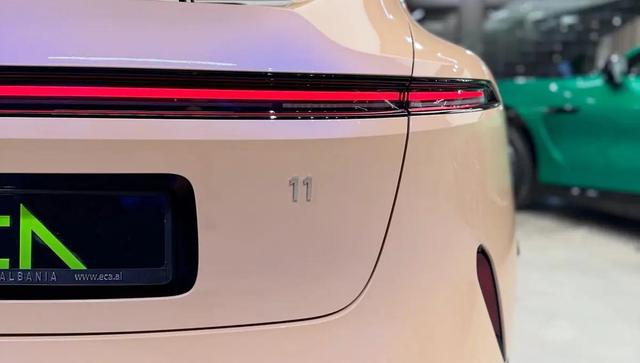 آواتر ۱۱ اولترا ؛ شاسی‌بلند برقی با شتاب ۴.۵ ثانیه (+تصاویر)