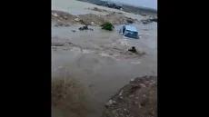 عملیات نجات جوان فلسطینی گرفتار در سیلاب‌های الخلیل (فیلم)