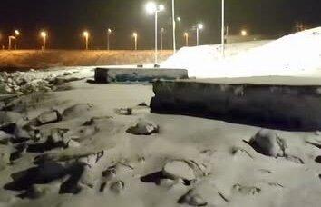 برف و کولاک در مرکز دریاچه ارومیه؛ امواج آب را ببینید