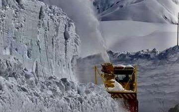 این روستا در برف دفن شد! | عکس