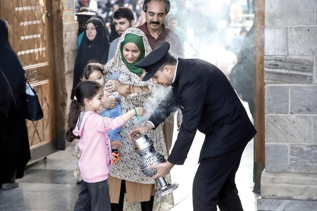 عشق آغاز آدمیزادی‌ست