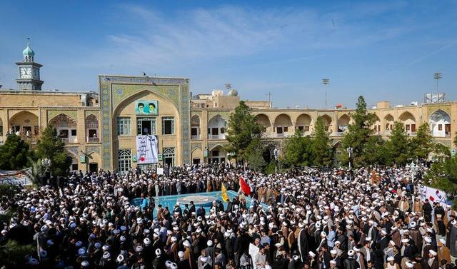 اجتماع حماسی حوزویان و مردم انقلابی قم در یوم الله ۹ دی