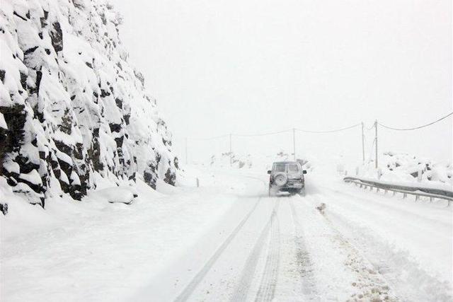 خودروهای بدون زنجیر چرخ اجازه تردد در محورهای کوهستانی را ندارند