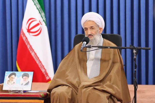 سبک زندگی اسلامی باید در خانه و اداره نمایان باشد 