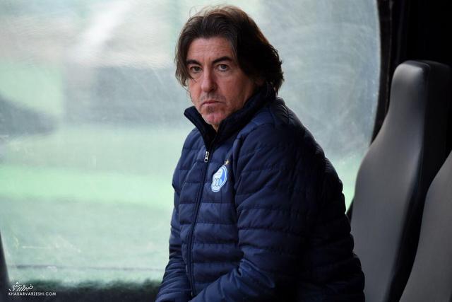 ویدیو| کنایه هیات مدیره استقلال به ساپینتو: نمی‌شود همش زمین را بهانه کرد!