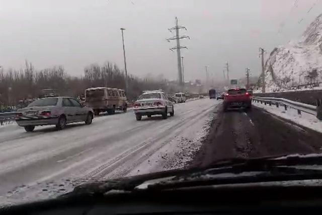 آغاز بارش‌ها در اصفهان؛ محورهای غرب و جنوب استان لغزنده شد