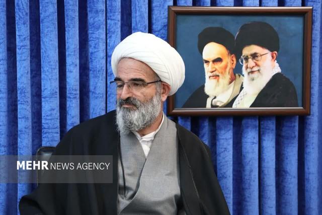 نماینده ولیفقیه در سمنان: مداحان پرچمدار ادبیات مقاومت باشند