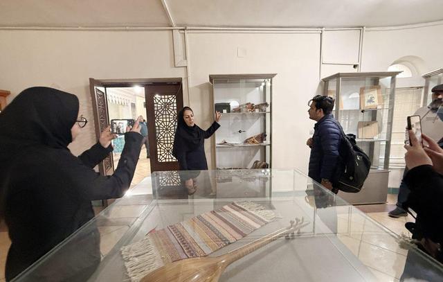 نقش آموزش مستمر در توسعه و اشتغال‌زایی صنایع‌دستی