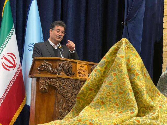 نمایشگاه «بافته‌های زرین: یک‌صد سال هنر زری‌بافی تهران» برگزار می‌شود