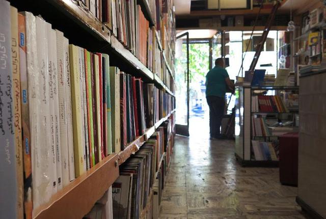 بازار کتاب در ۲۰۲۵؛ رشد آرام، چرخش دیجیتال و بازگشت ژانرهای عامه‌پسند