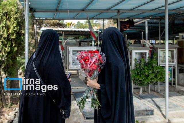 فرزندان شهدای قشم در کنار پدران آسمانی خود روز پدر را جشن می‌گیرند