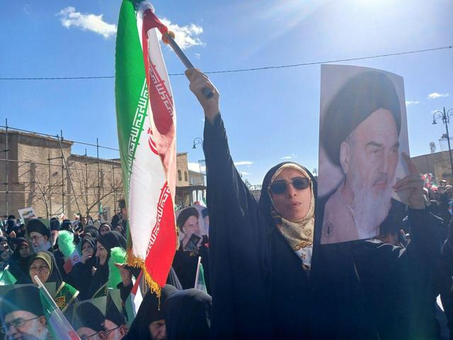 فیلم| یکصدا شدن نسل‌های انقلاب در سالروز حماسه نهم دی‌ماه در فارس