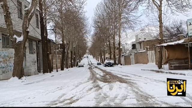 فیلم| صحنه‌های زیبای بارش برف در شهر نورآباد