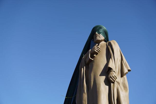 فیلم/ رونمایی از تدیس شهید آیت‌الله رئیسی در اردبیل