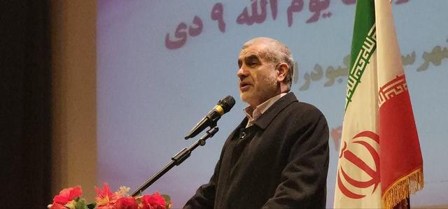 نائب رئیس اول مجلس: دشمن با سوء استفاده از مشکلات اقتصادی در کشور دنبال ایجاد ناامنی است