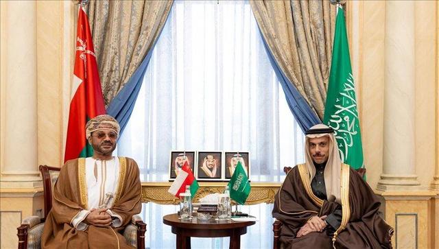 تحولات یمن؛ وزیر خارجه عمان به عربستان رفت