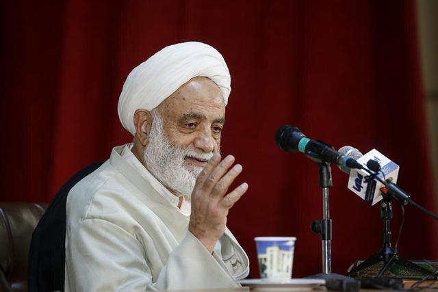 استاد قرائتی: خادمان اعتکاف در ثواب عبادت معتکفان شریکاند
